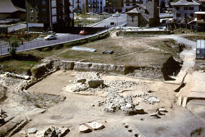 Scavi nell'area megalitica (foto Regione Autonoma Valle d'Aosta)