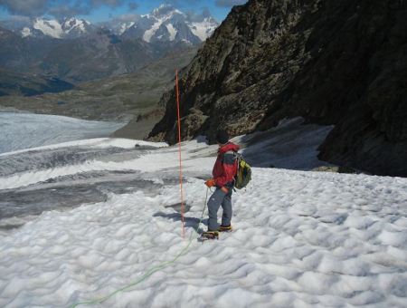 Clima, spedizione di Greenpeace sul ghiacciaio del Lys