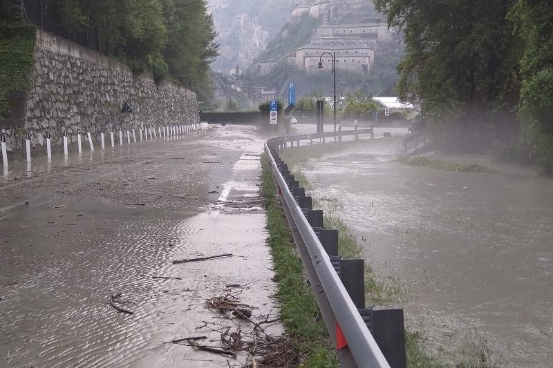 Maltempo in Valle d'Aosta, ponte aereo per l'evacuazione da Cogne